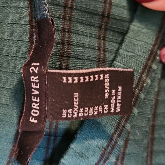 Lung sleeve crop top from Forever 21, size medium.  Like New condition - Picture 3 of 6